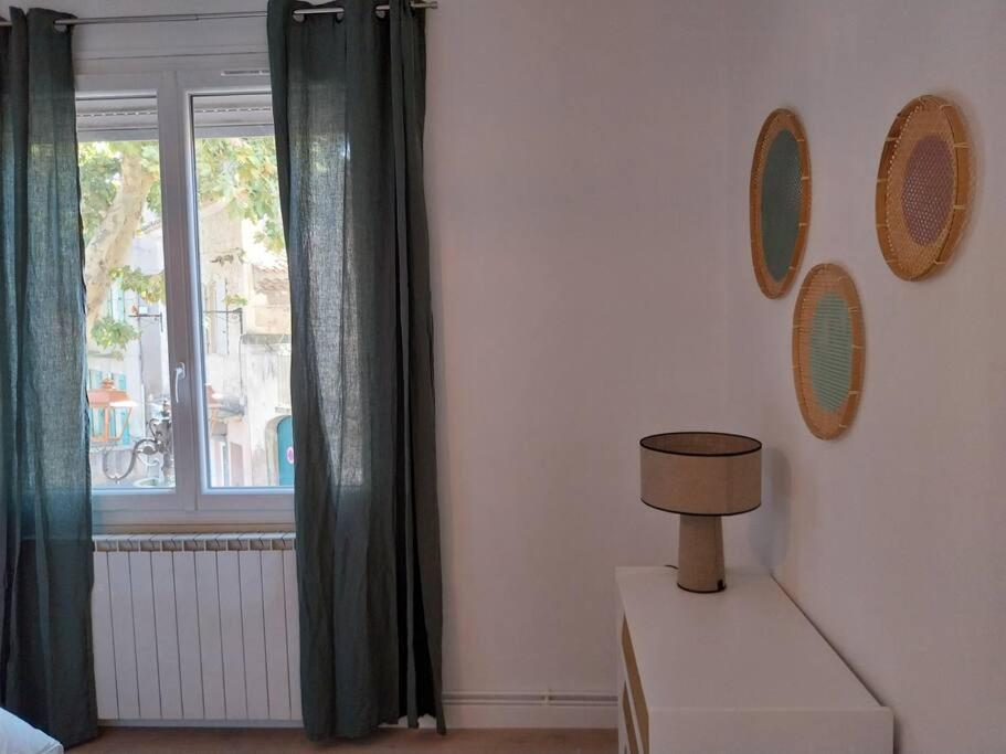 Charmant Appartement 3 Chambres Et Terrasse Eyragues Exteriör bild