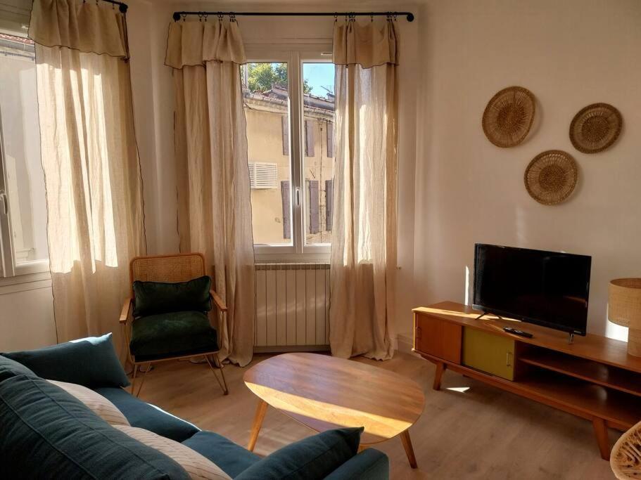 Charmant Appartement 3 Chambres Et Terrasse Eyragues Exteriör bild